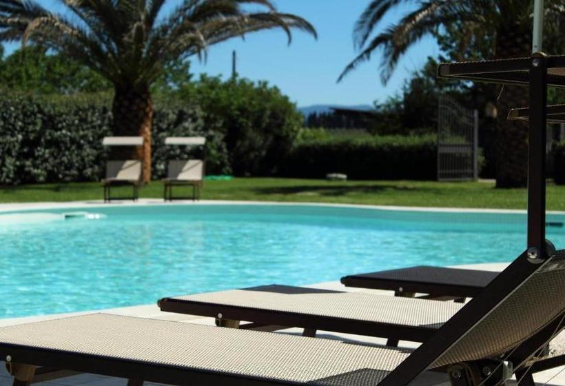 Отель La Cuccumella Apartments