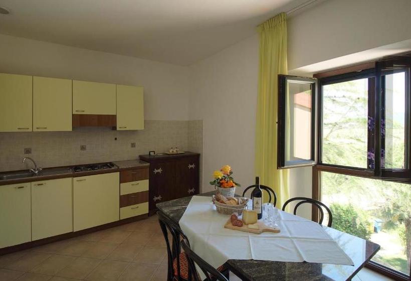 Отель La Cuccumella Apartments