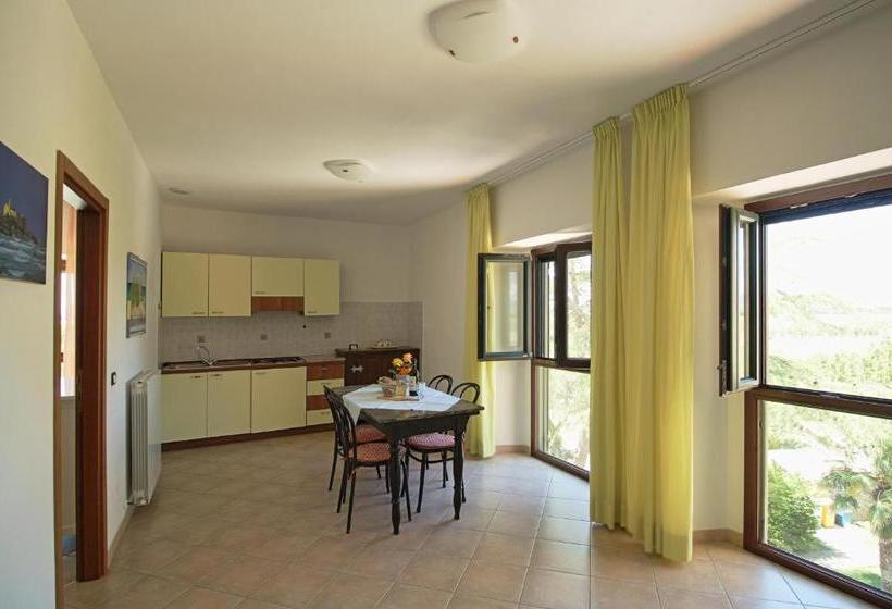 Отель La Cuccumella Apartments