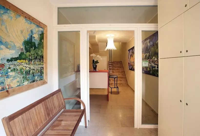 هتل Mariposa Apartments