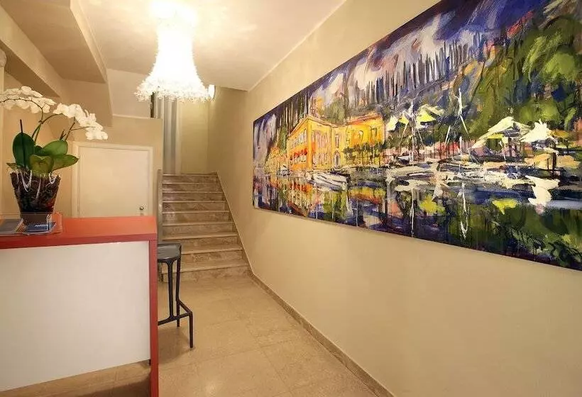 هتل Mariposa Apartments