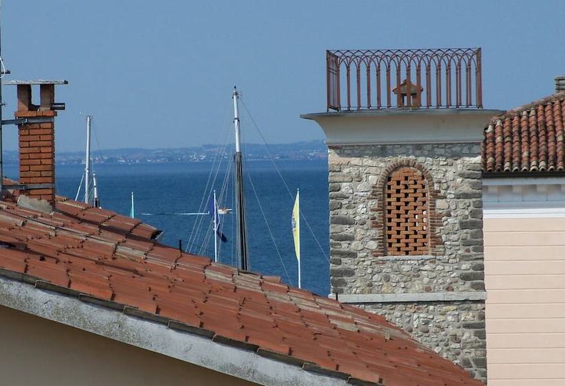 فندق Mariposa Apartments