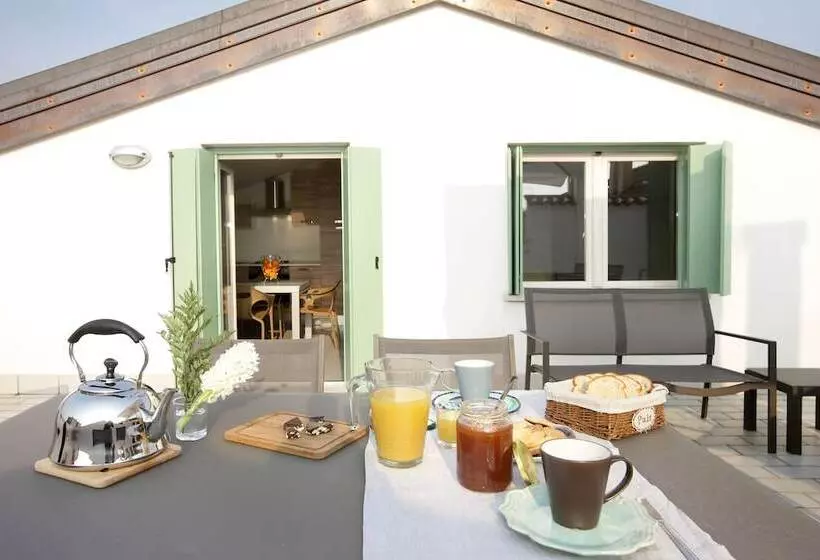 هتل Mariposa Apartments