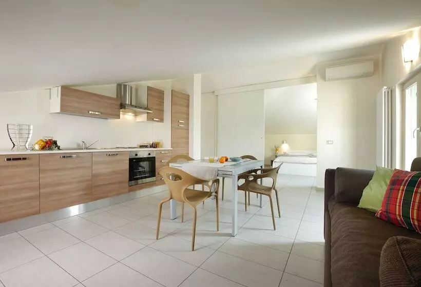 هتل Mariposa Apartments