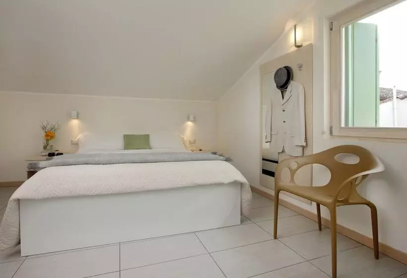 هتل Mariposa Apartments