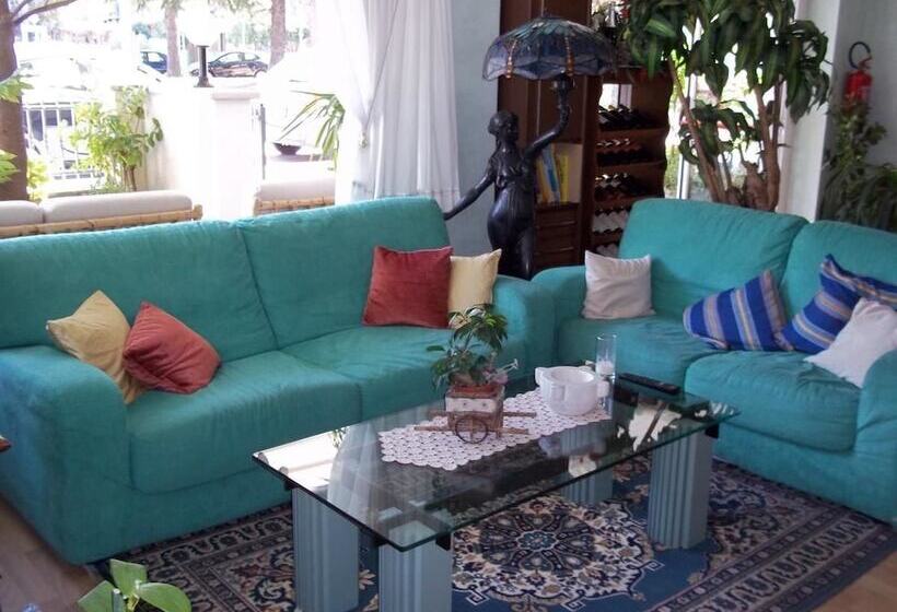 هتل Meublè Villa Patrizia