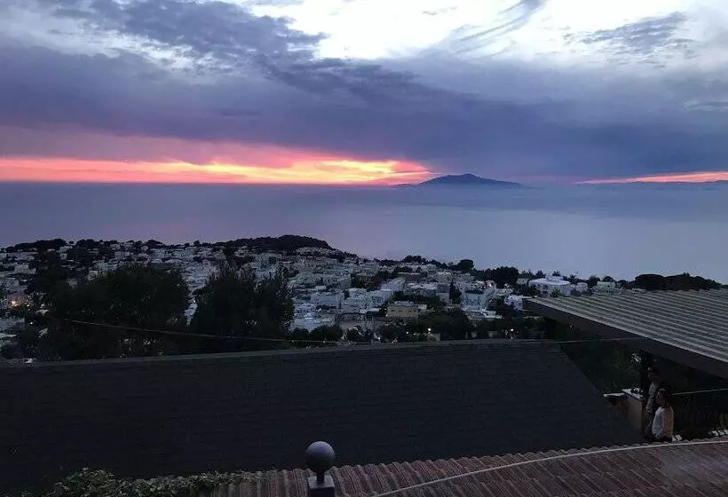 ホテル Monte Solaro Bed & Breakfast