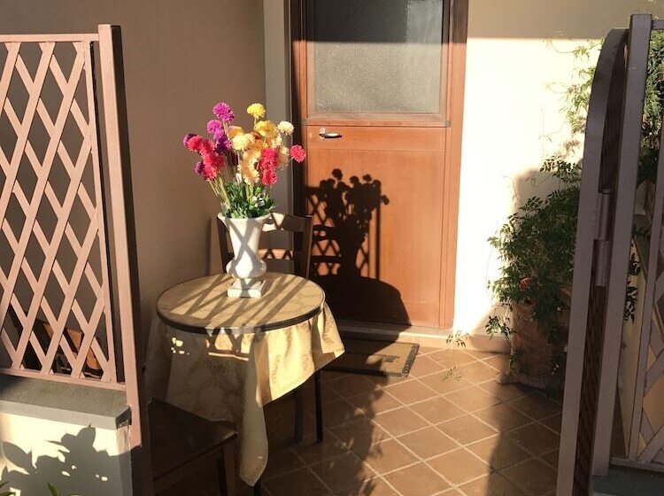 هتل Monte Solaro Bed & Breakfast