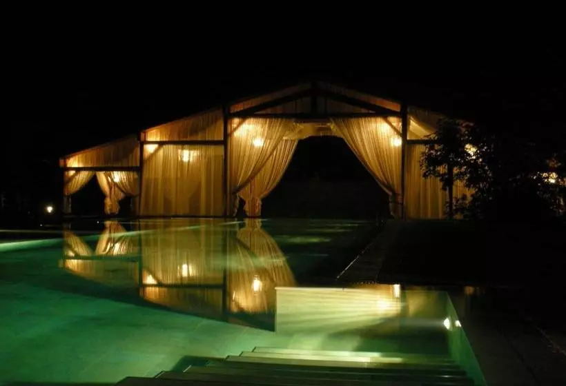 Hotelli Agriturismo Capriata Shore Club