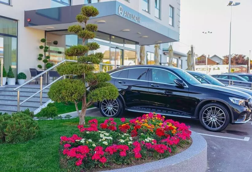 Antunović Hotel East