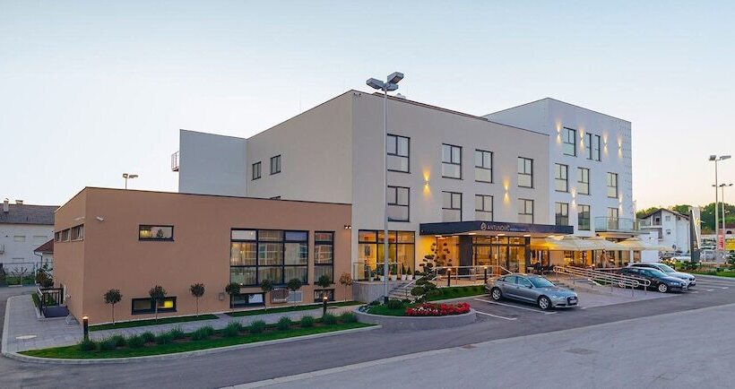 Antunović Hotel East