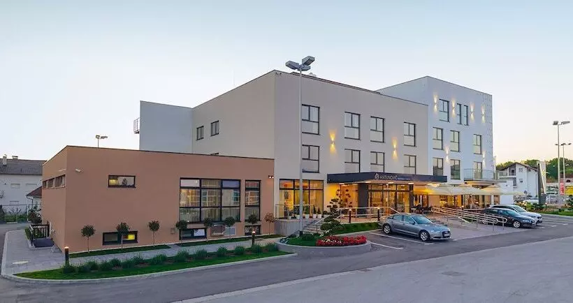 Antunović Hotel East
