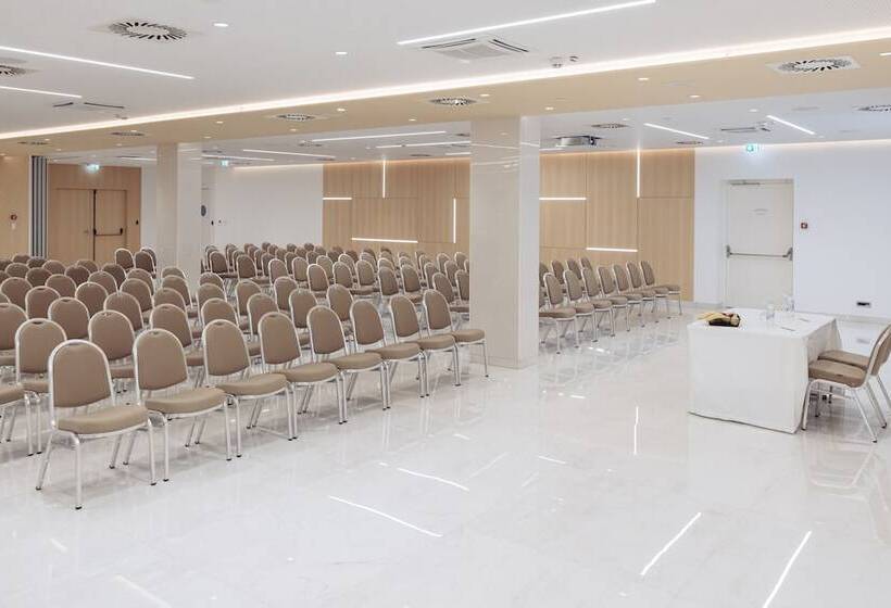 Antunović Hotel East