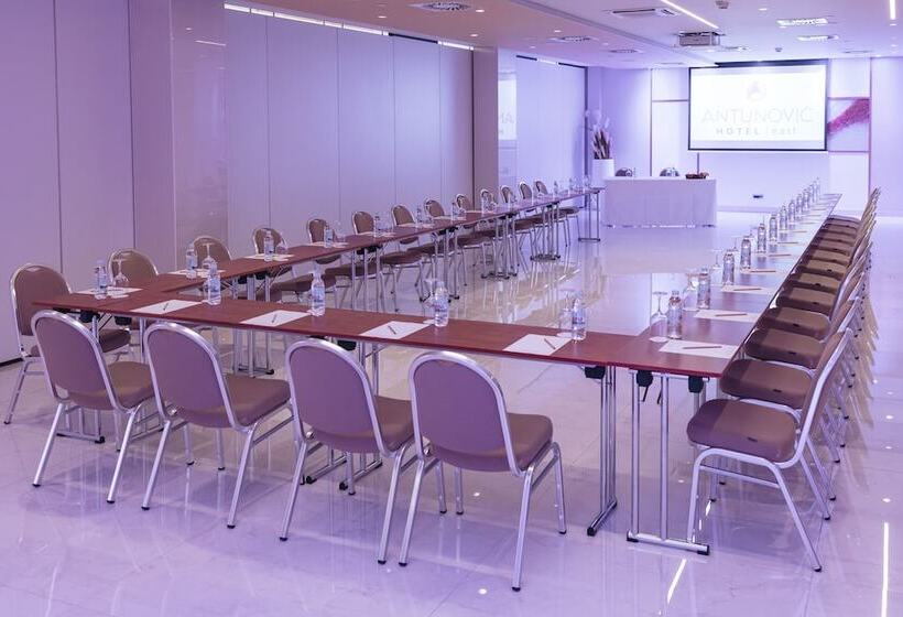 Antunović Hotel East