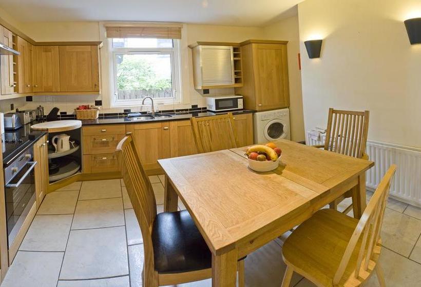 צימר Somerton House Rooms Only