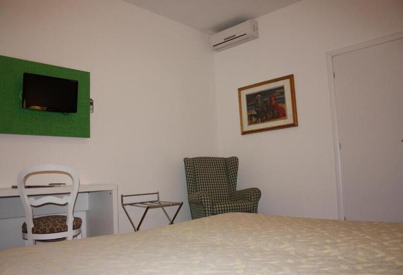 호텔 Affittacamere Via Mazzini