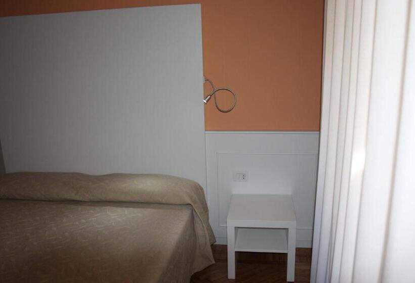 호텔 Affittacamere Via Mazzini