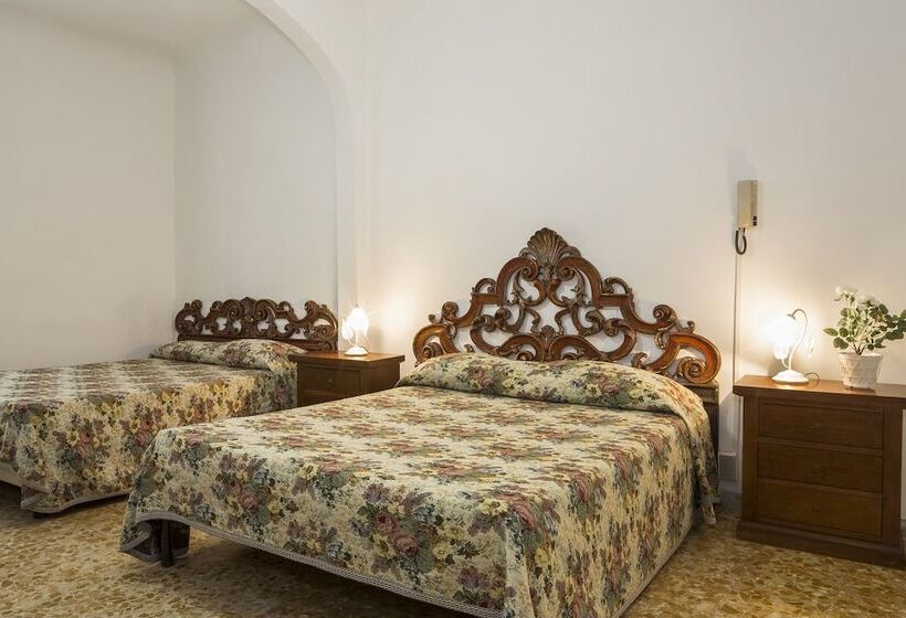 هتل Albergo Tre Donzelle