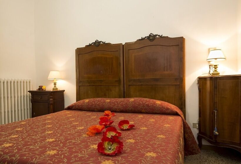 هتل Albergo Tre Donzelle