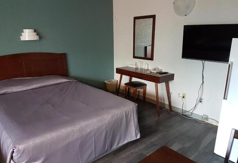 בית מלון כפרי Alpine Inn