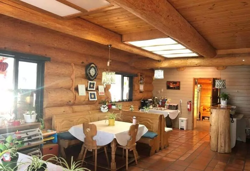 ホテル Cariboo Log Guest House