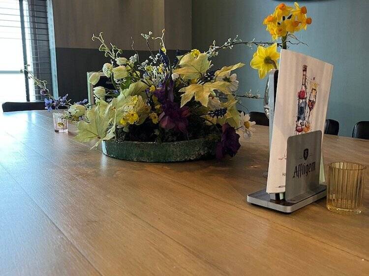 Отель Oostereiland