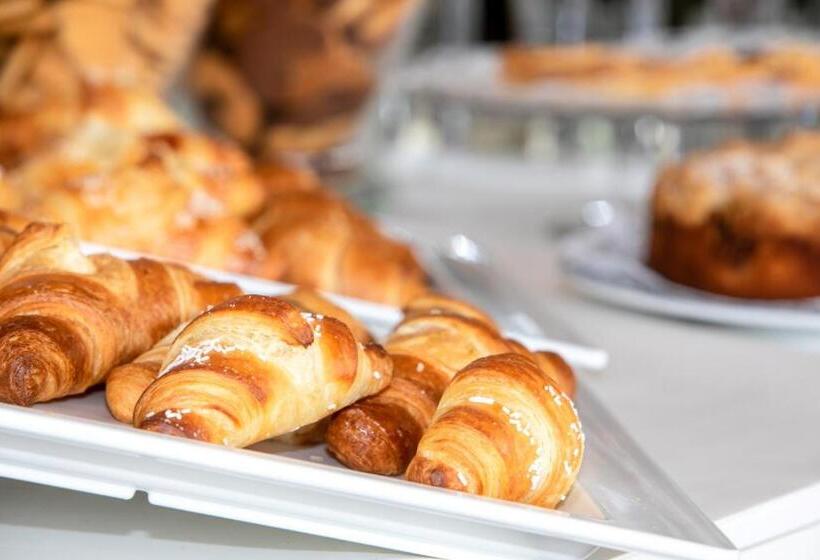 هتل Plaza Esplanade