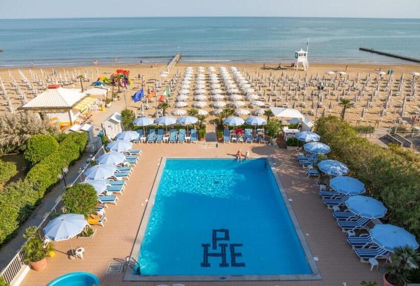 هتل Plaza Esplanade