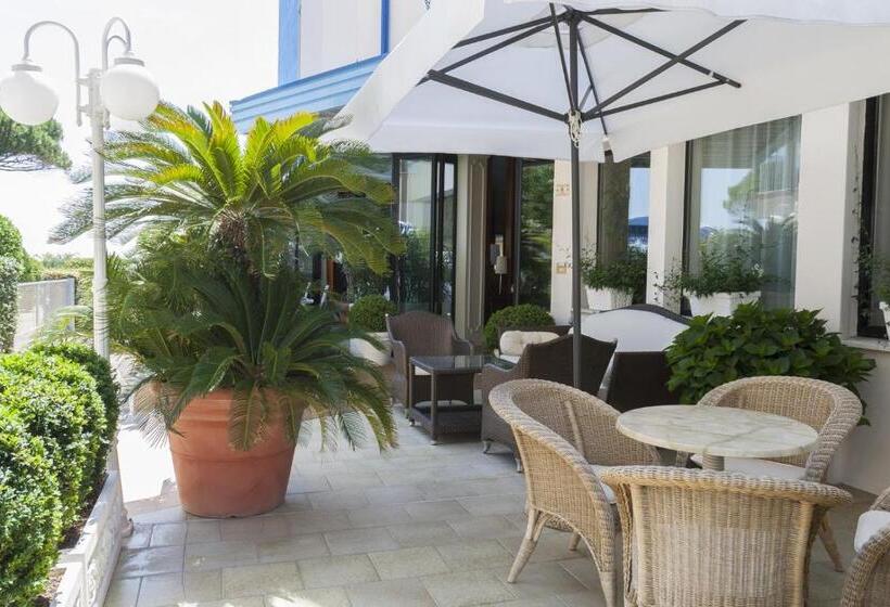 هتل Plaza Esplanade