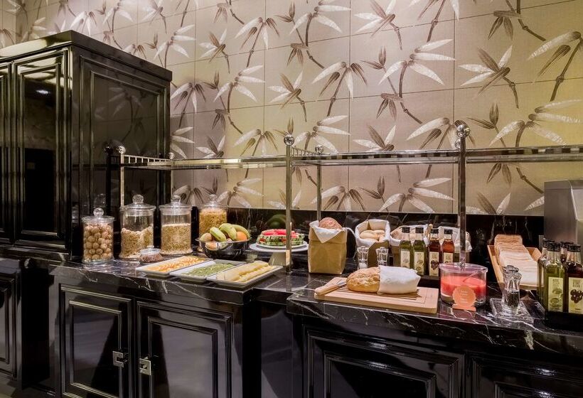 هتل Room Mate Anna