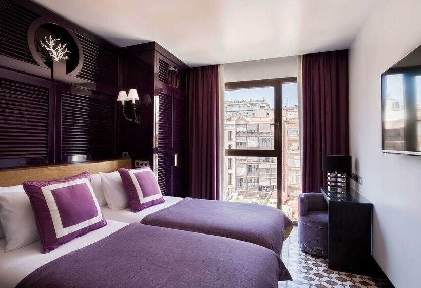 هتل Room Mate Anna