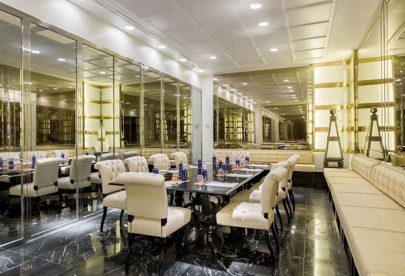 هتل Room Mate Anna