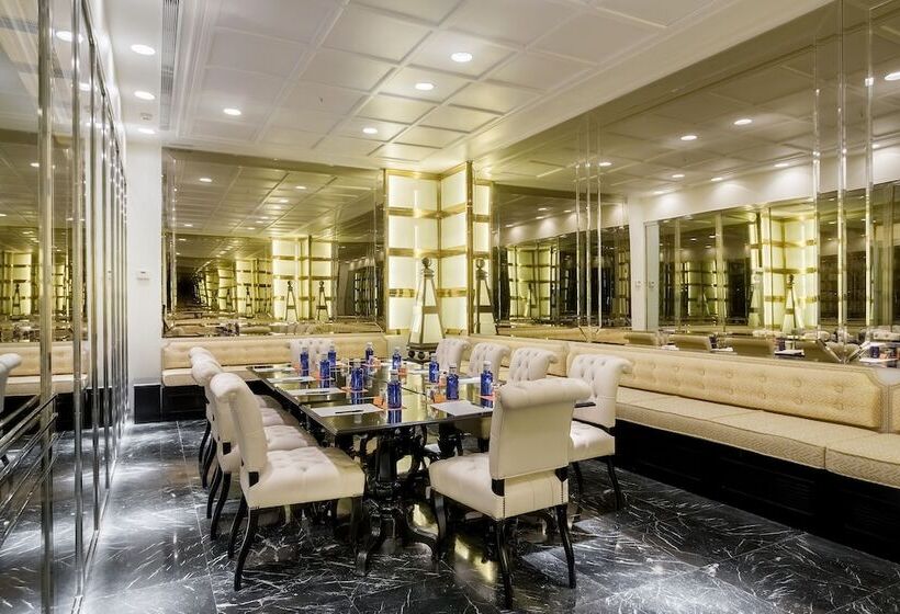 هتل Room Mate Anna