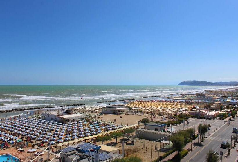 ホテル Touring Misano Adriatico