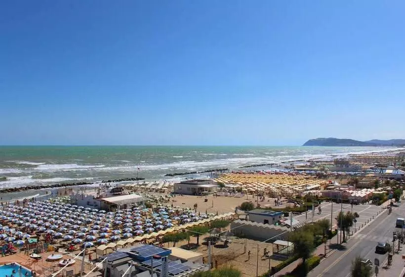 ホテル Touring Misano Adriatico