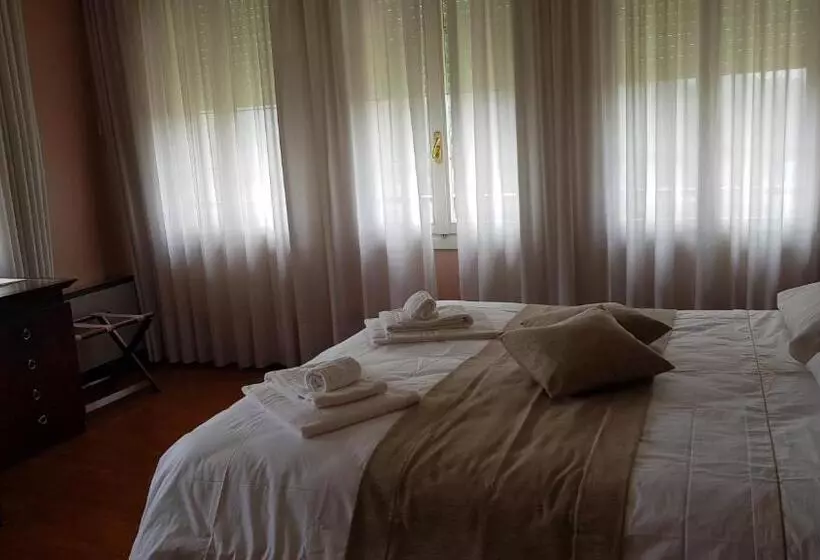 ホテル Villa Lussana