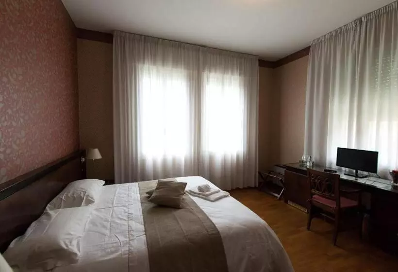 ホテル Villa Lussana