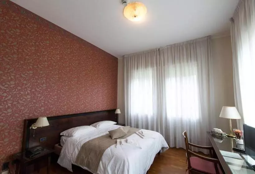 ホテル Villa Lussana