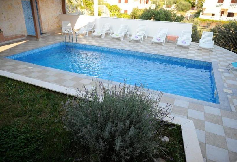 Apartments&rooms Jelavić