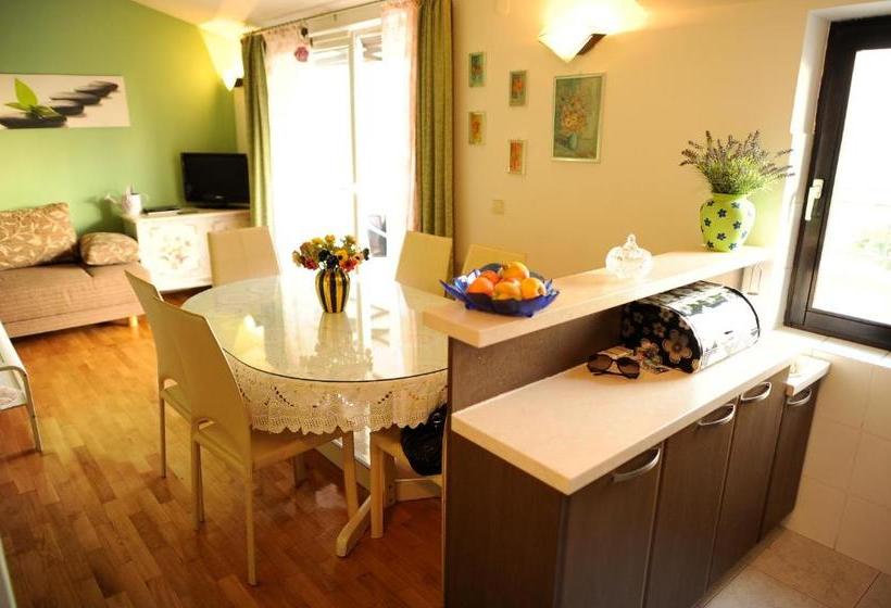 Apartments&rooms Jelavić