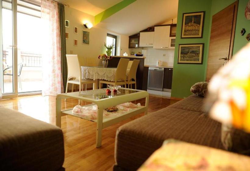 Apartments&rooms Jelavić