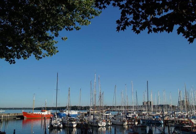 Acqua Strande Yachthotel & Restaurant