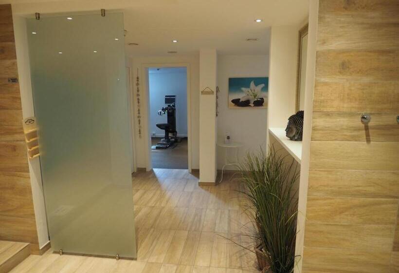 Acqua Strande Yachthotel & Restaurant