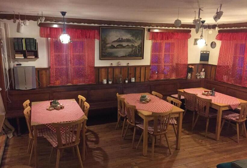 Отель Gasthaus Luggwirt