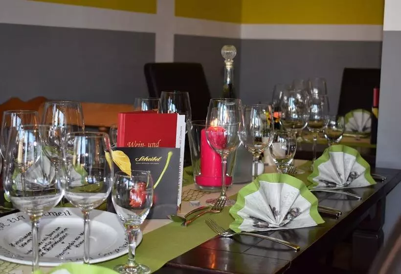 ホテル Gastund Weinhaus Zwiebelturm
