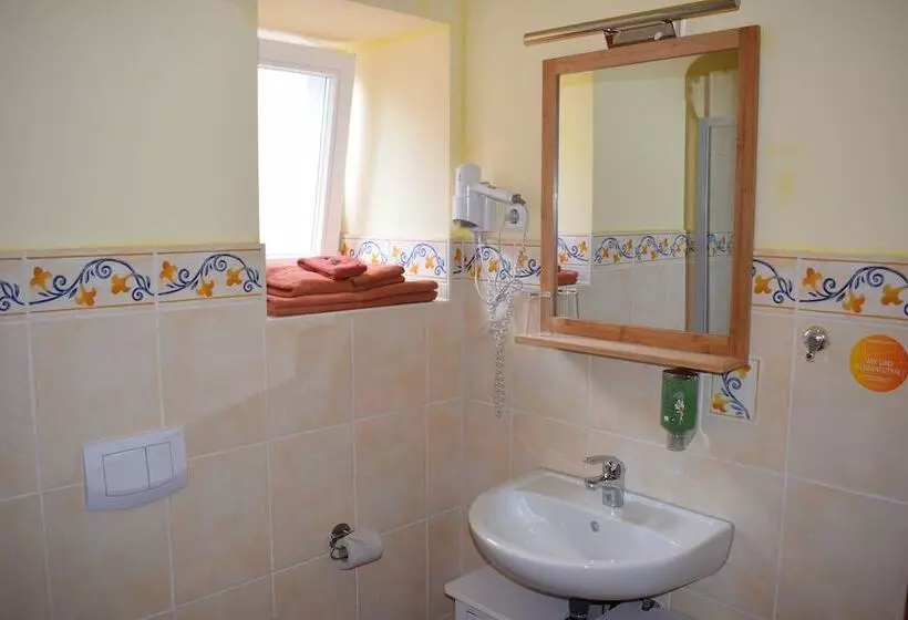 ホテル Gastund Weinhaus Zwiebelturm