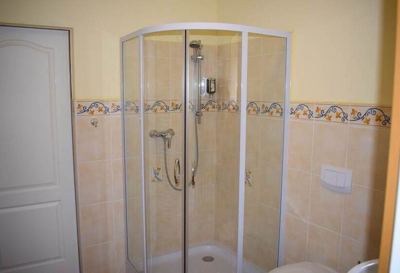 Отель Gastund Weinhaus Zwiebelturm