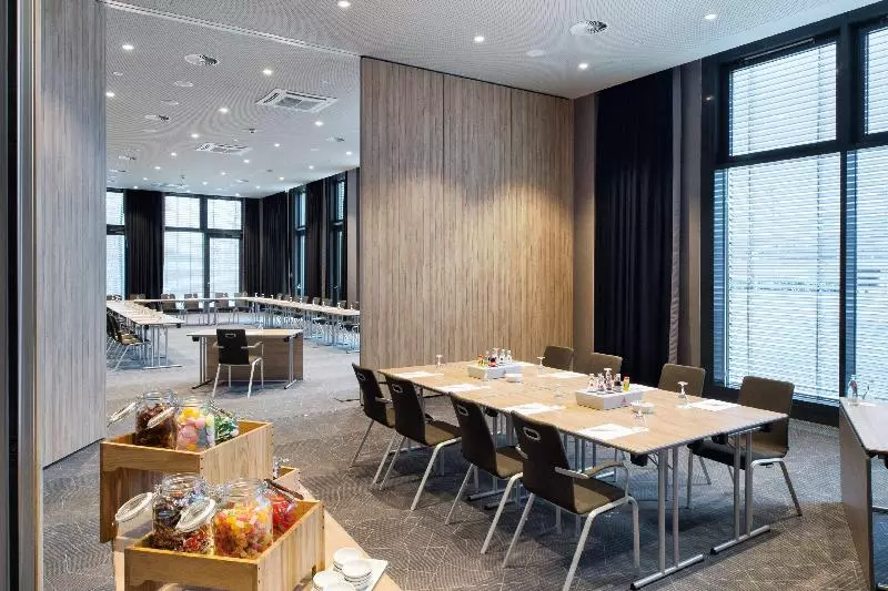 ホテル Holiday Inn Frankfurt Airport, An Ihg