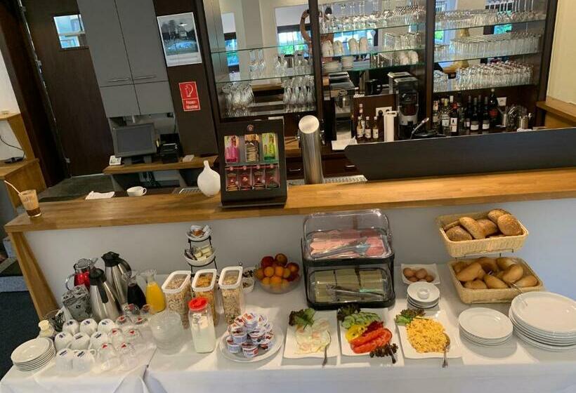 בית מלון כפרי Und Restaurant Zeus