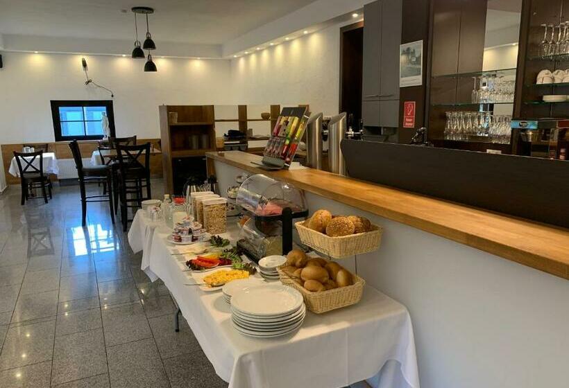 בית מלון כפרי Und Restaurant Zeus